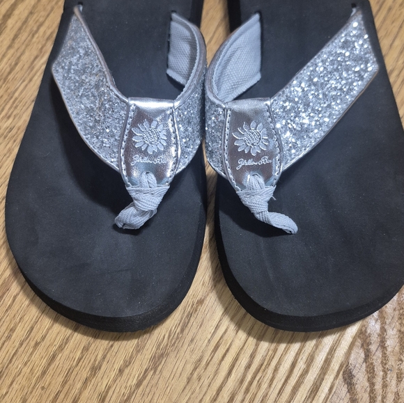 Yellow Box Black Sandals with Silver Glitter Straps Womens Size 9 - Picture 11 of 11